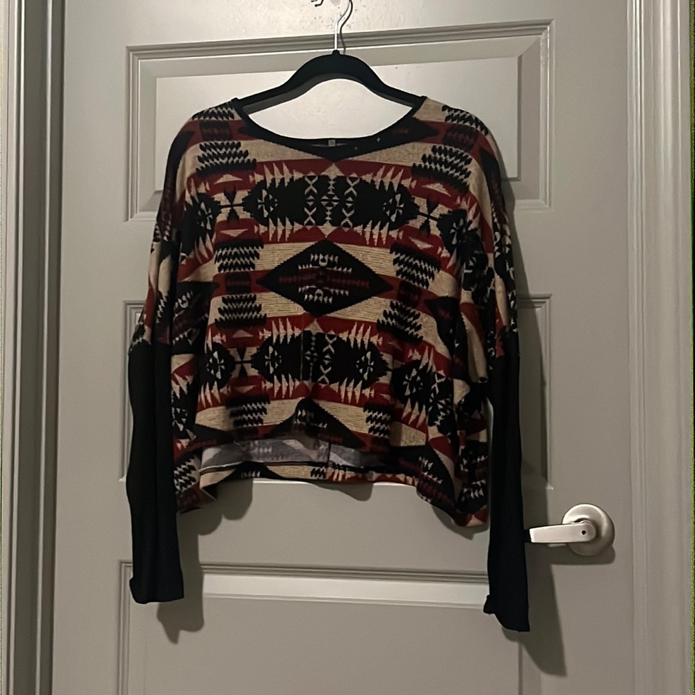 Aztec crop sweater. L
